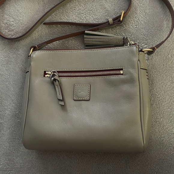Dooney & Bourke Florentine Pocket Crossbody Ecru excellent like new condition - Picture 4 of 10